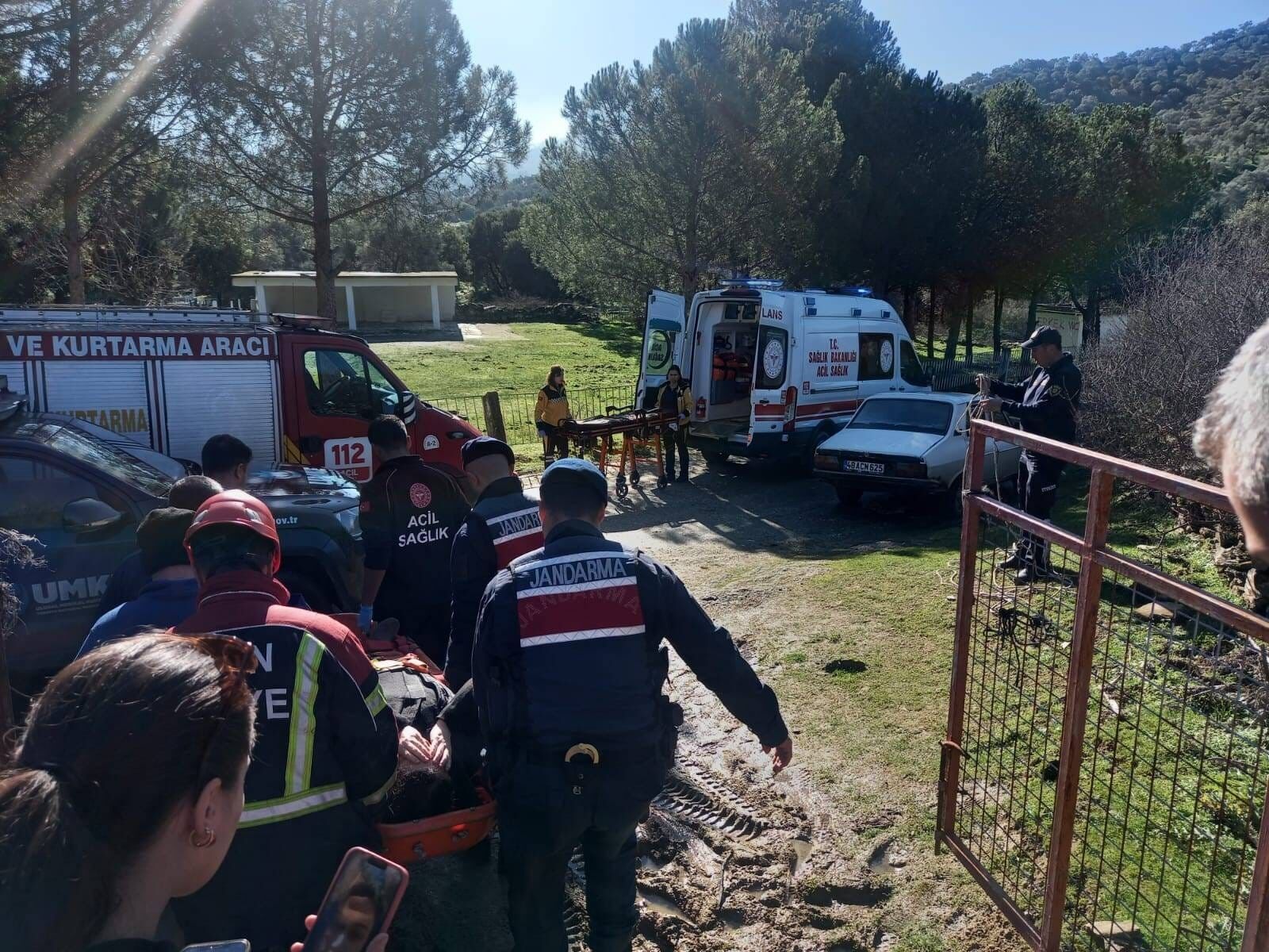 Zeytin Toplarken Yaralanan Şahıs 1 Kilometre Taşınarak Kurtarıldı (2)