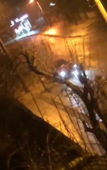 Zonguldak’ta Drift Yaparken Bariyerlere Çarptı (2)