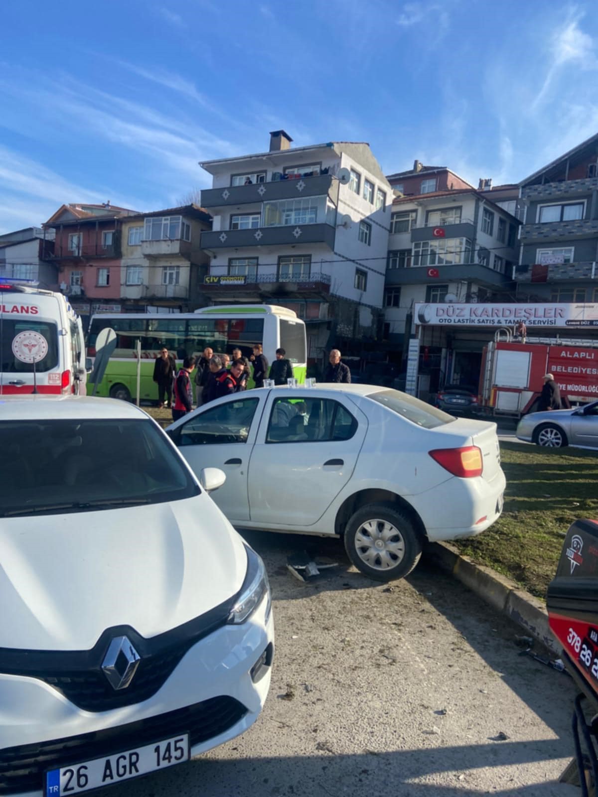 Zonguldak’ta Iki Araç Çarpıştı 2 Yaralı (3)