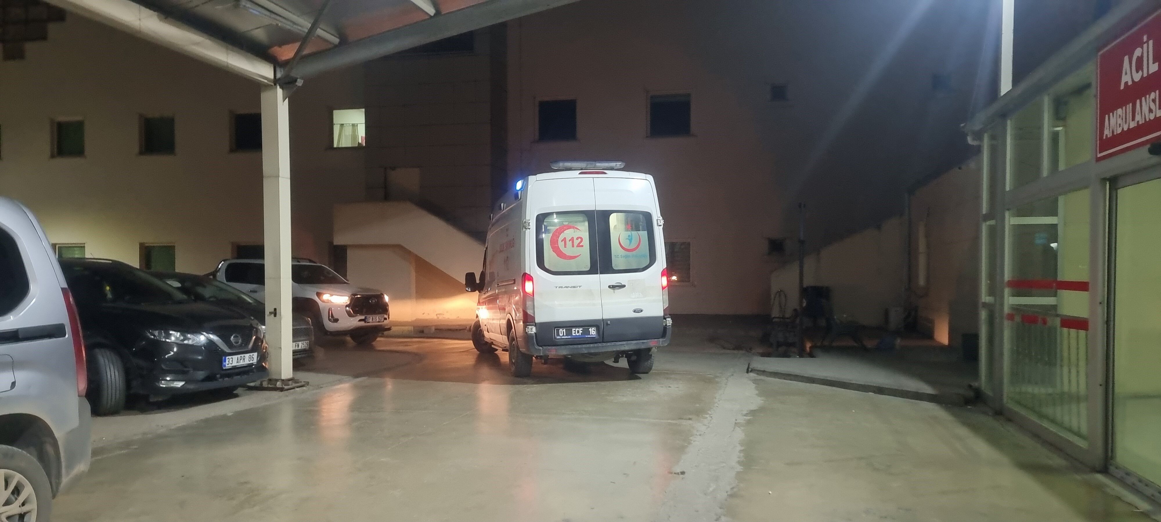 Adana Kozan’da Bıçaklı Kavga 22 Yaşındaki Genç Hayatını Kaybetti (2)