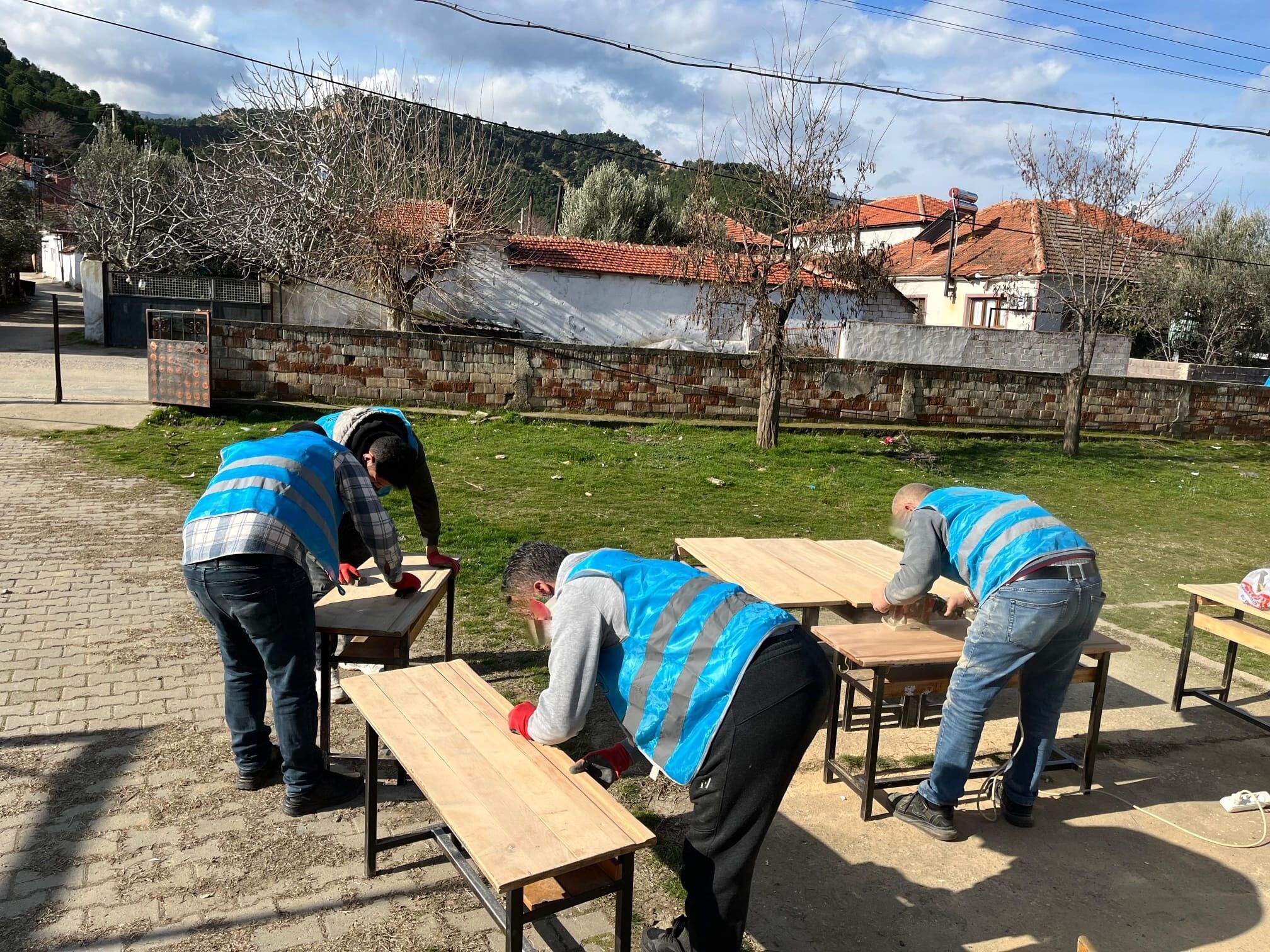Alaşehir'de Denetimli Serbestlik Yükümlüleri Güzle İlkokulu'nu Yeniledi (1)