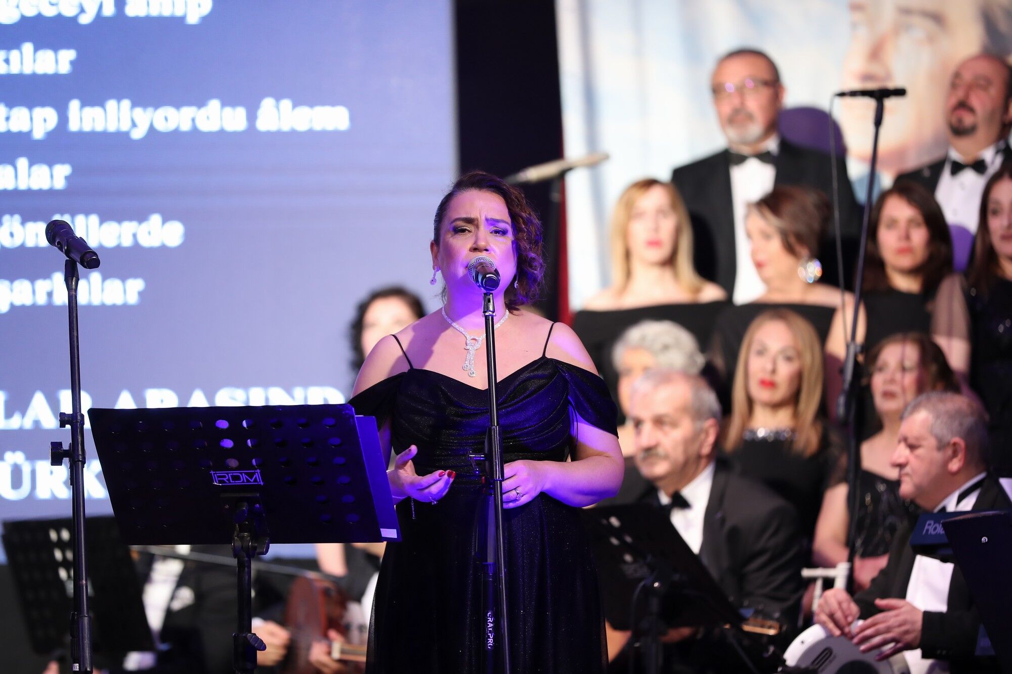 Aliağa Belediyesi Sanatevi'nden Müzikseverlere Nostaljik Bir Gece (3)