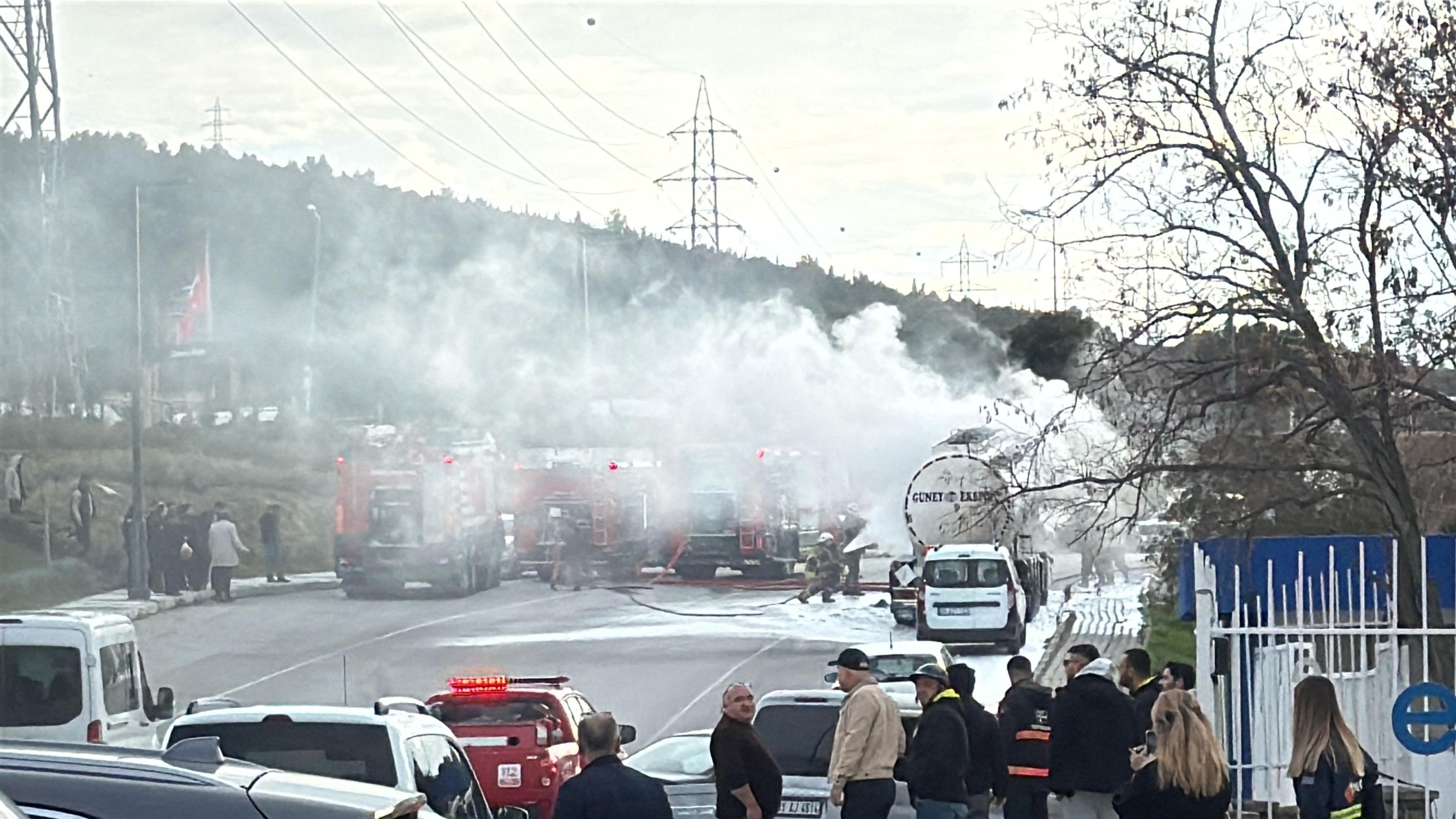 Aliağa'da Bitkisel Yağ Yüklü Tanker Alev Alev Yandı (5)