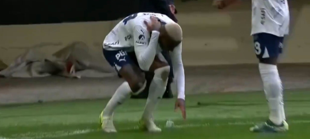 Anderson Talisca'nın Gol Sevinci Sırasında Beklenmedik Olay! (3)
