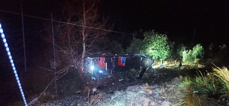 Antalya'da Yolcu Otobüsü Şarampole Uçtu! 1 Can Kaybı, 32 Yaralı 3
