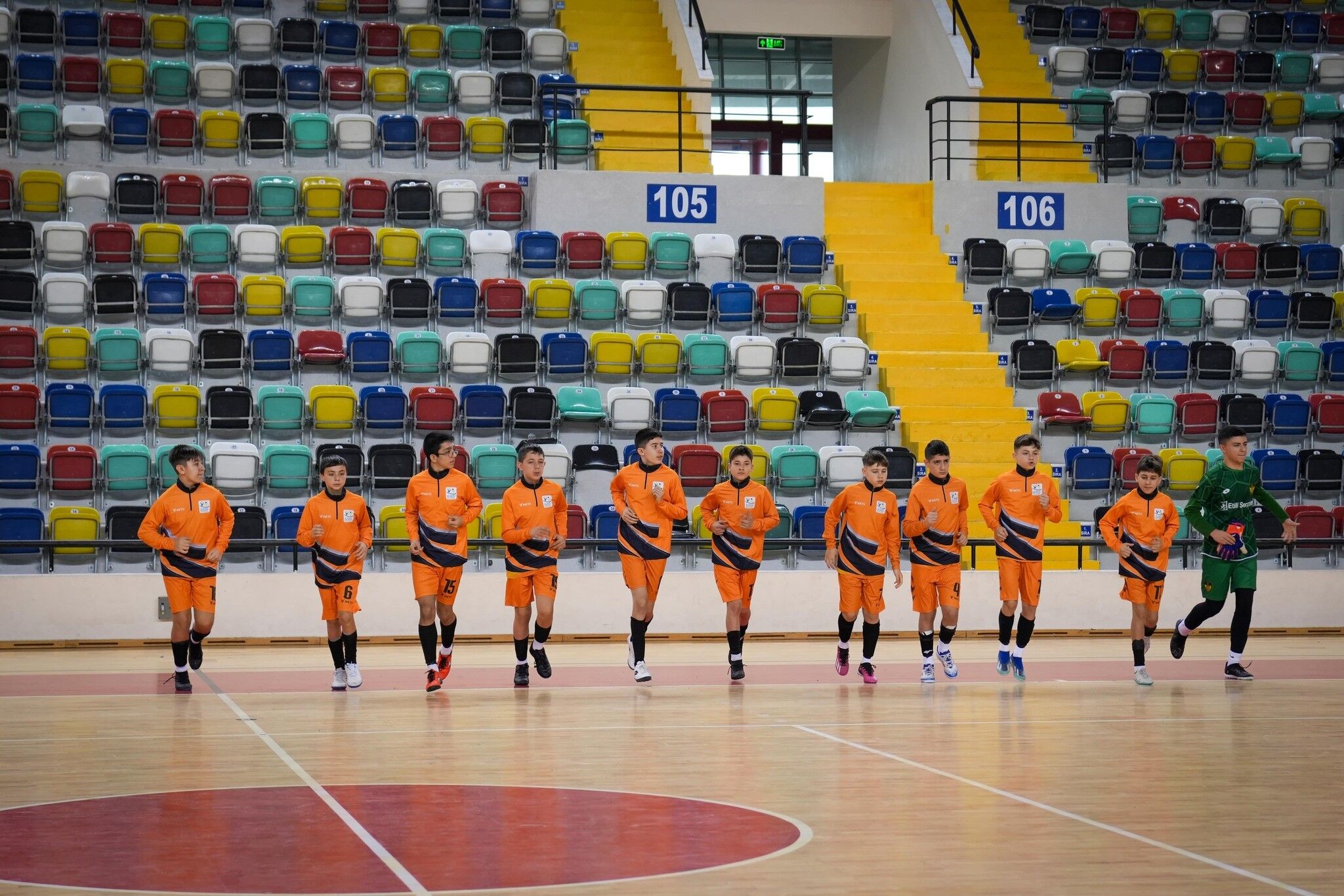 Balıkesir'de Okullar Arası Futsal Müsabakası Heyecanı Başladı (2)