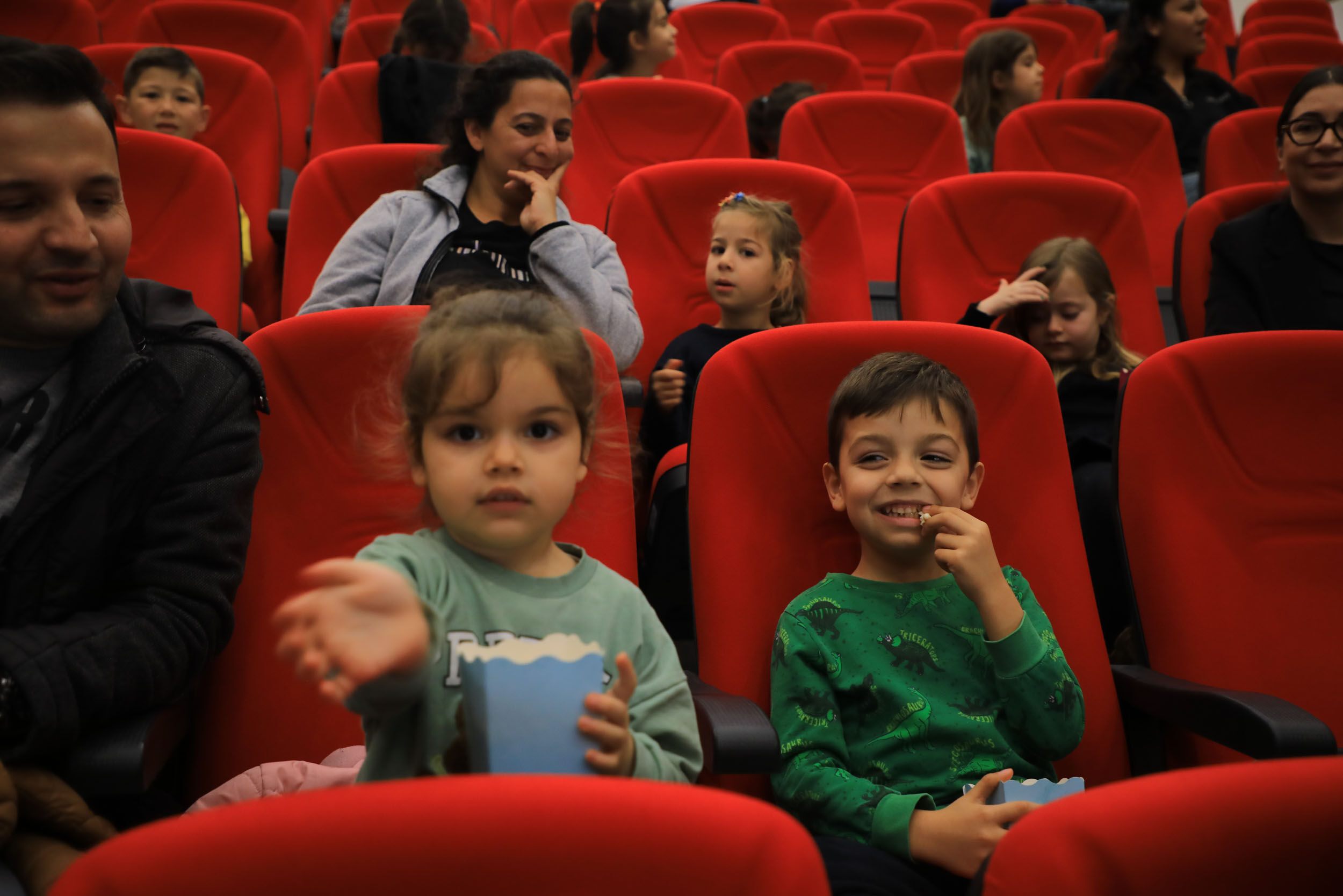 Başkan Aras’ın Çocuklara Sinema Hediyesi Yoğun İlgi Gördü (5)
