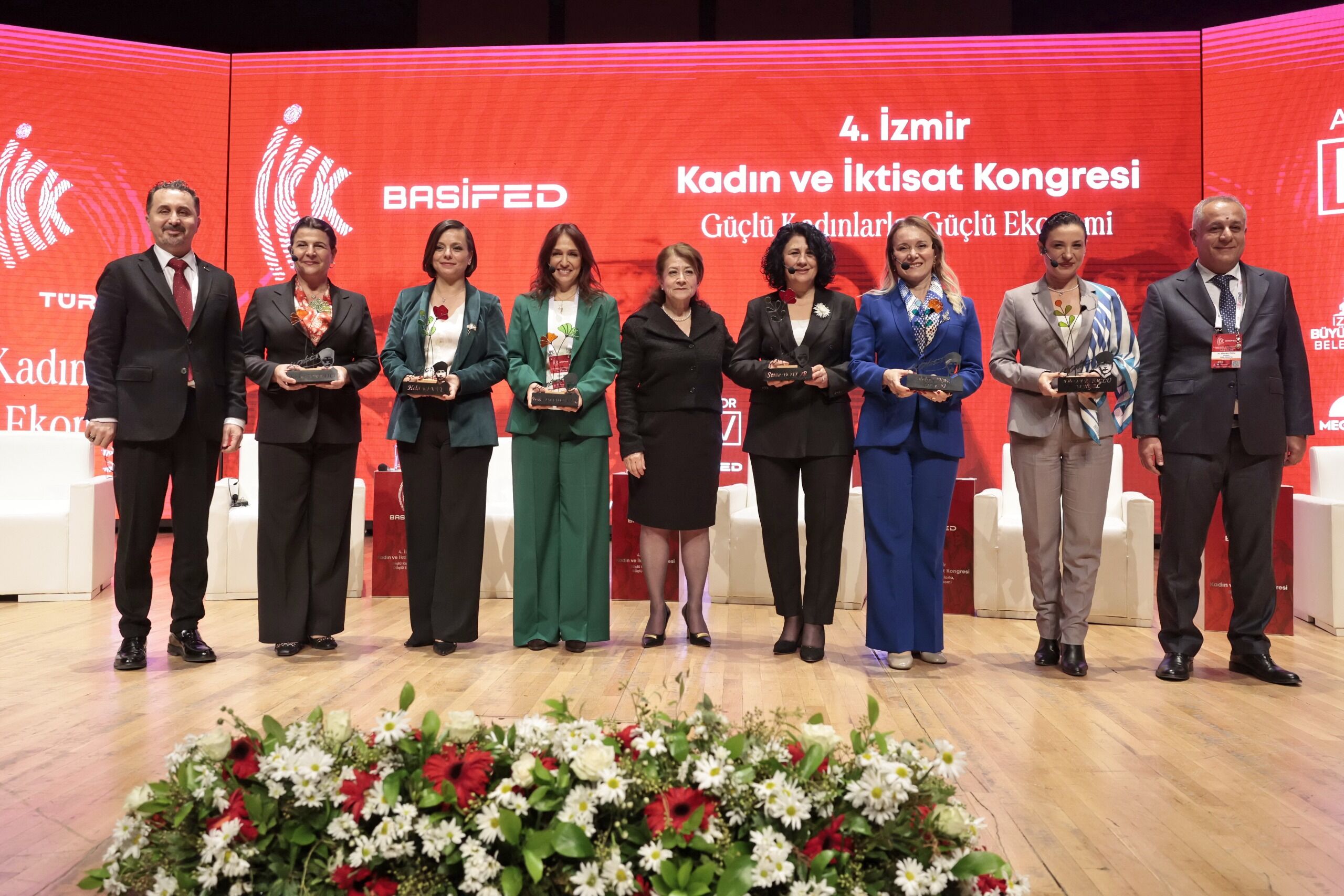 Başkan Nilüfer Çınarlı Mutlu Konak'ta Söz Sahibi Olmalıyım Diye Yola Çıktım (1)
