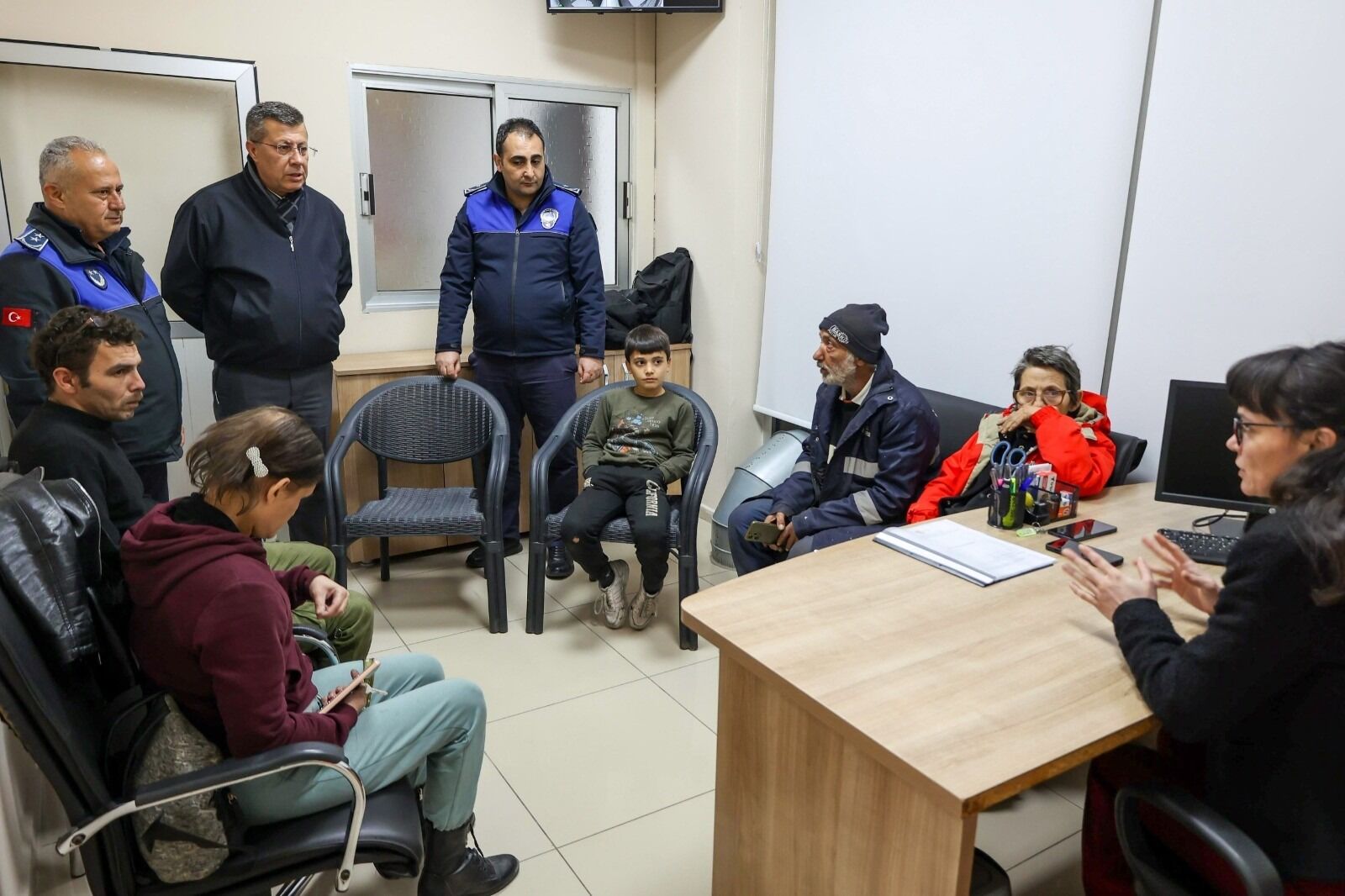 Başkan Yetişkin Yangın Mağduru Aileye Sahip Çıktı2