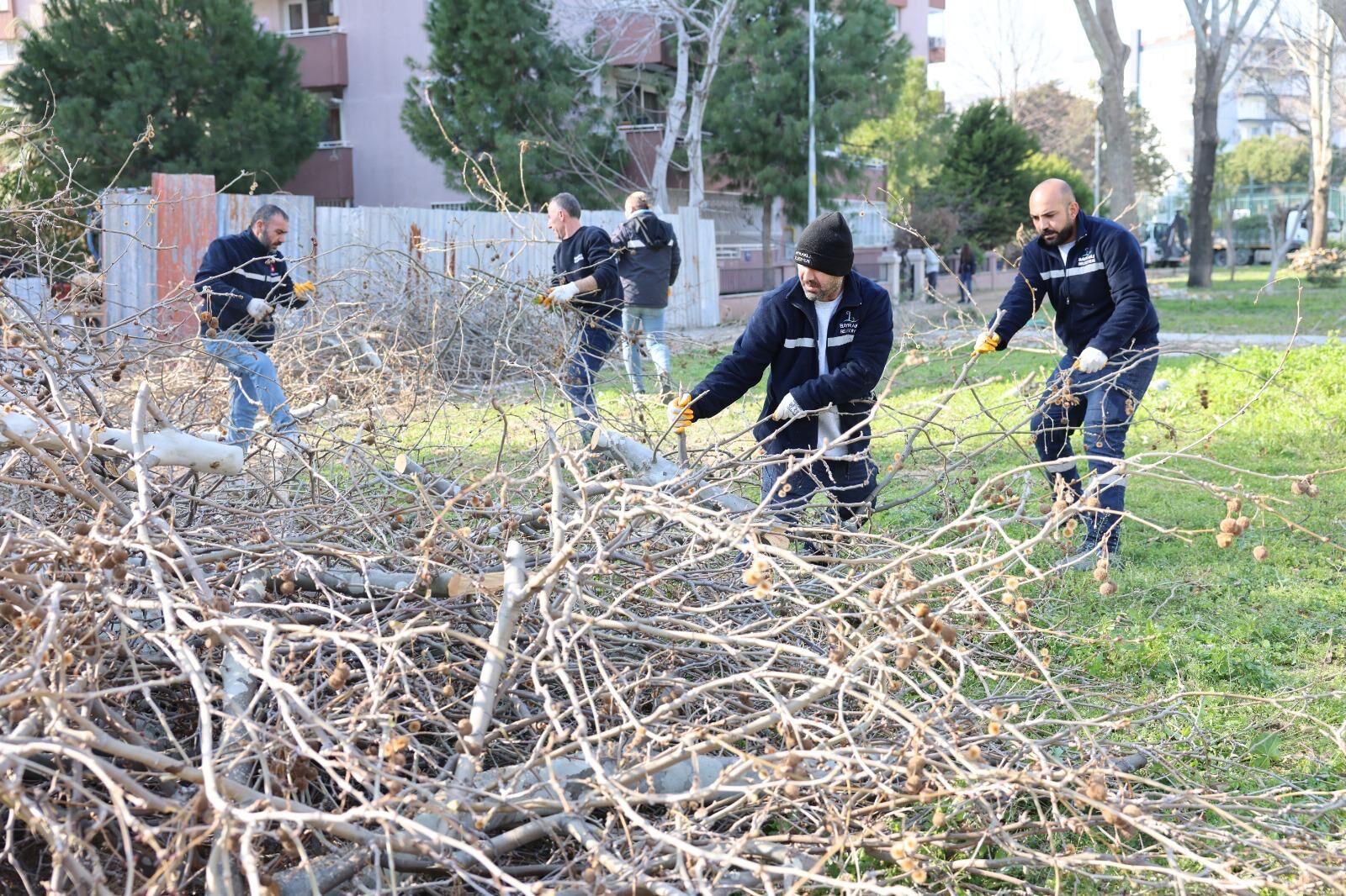 Bayraklı Parkları Baştan Sona Yenileniyor (4)