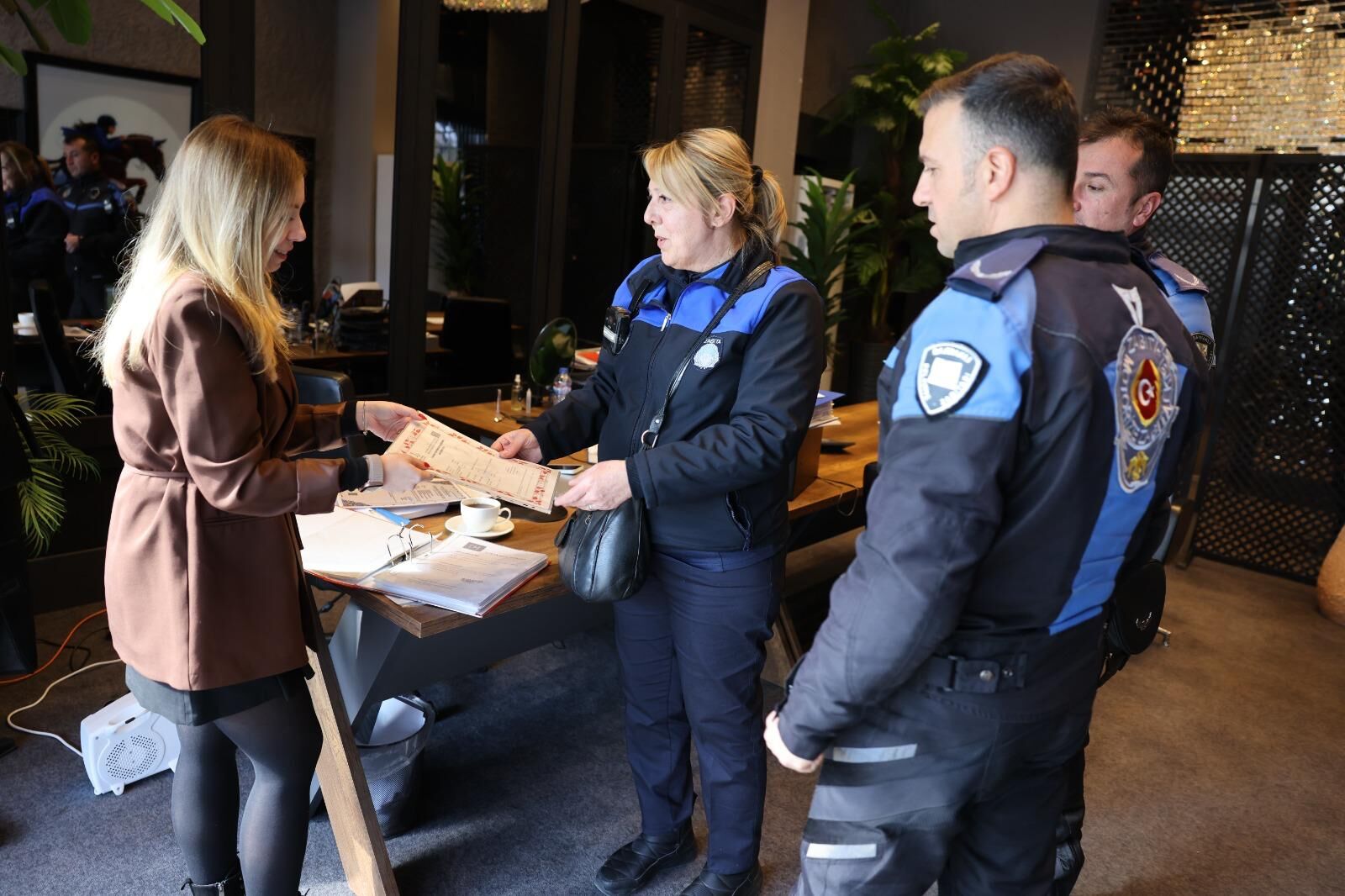 Bayraklı Zabıtasından Konaklama Tesislerine Denetim (2)