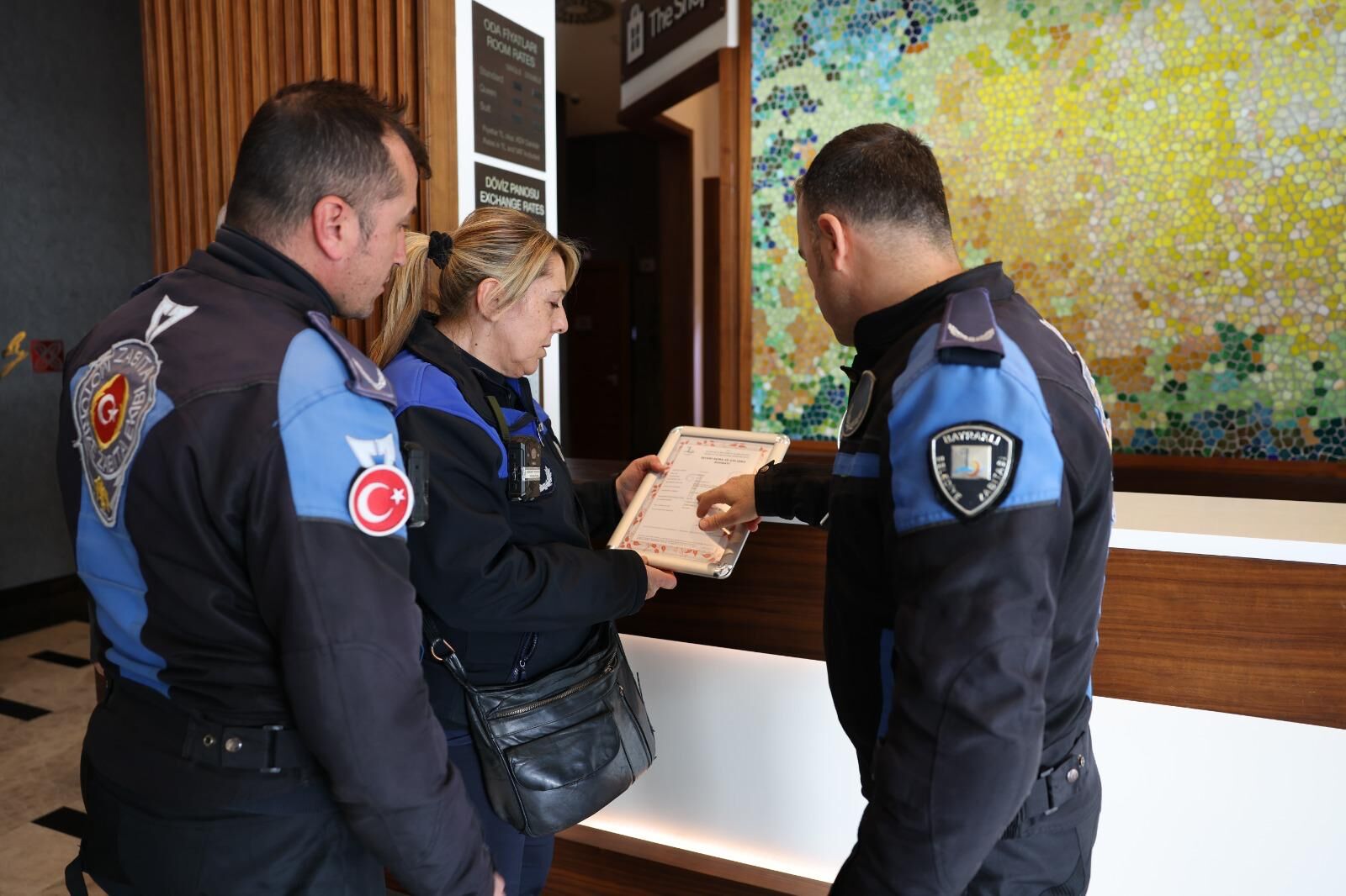 Bayraklı Zabıtasından Konaklama Tesislerine Denetim (4)