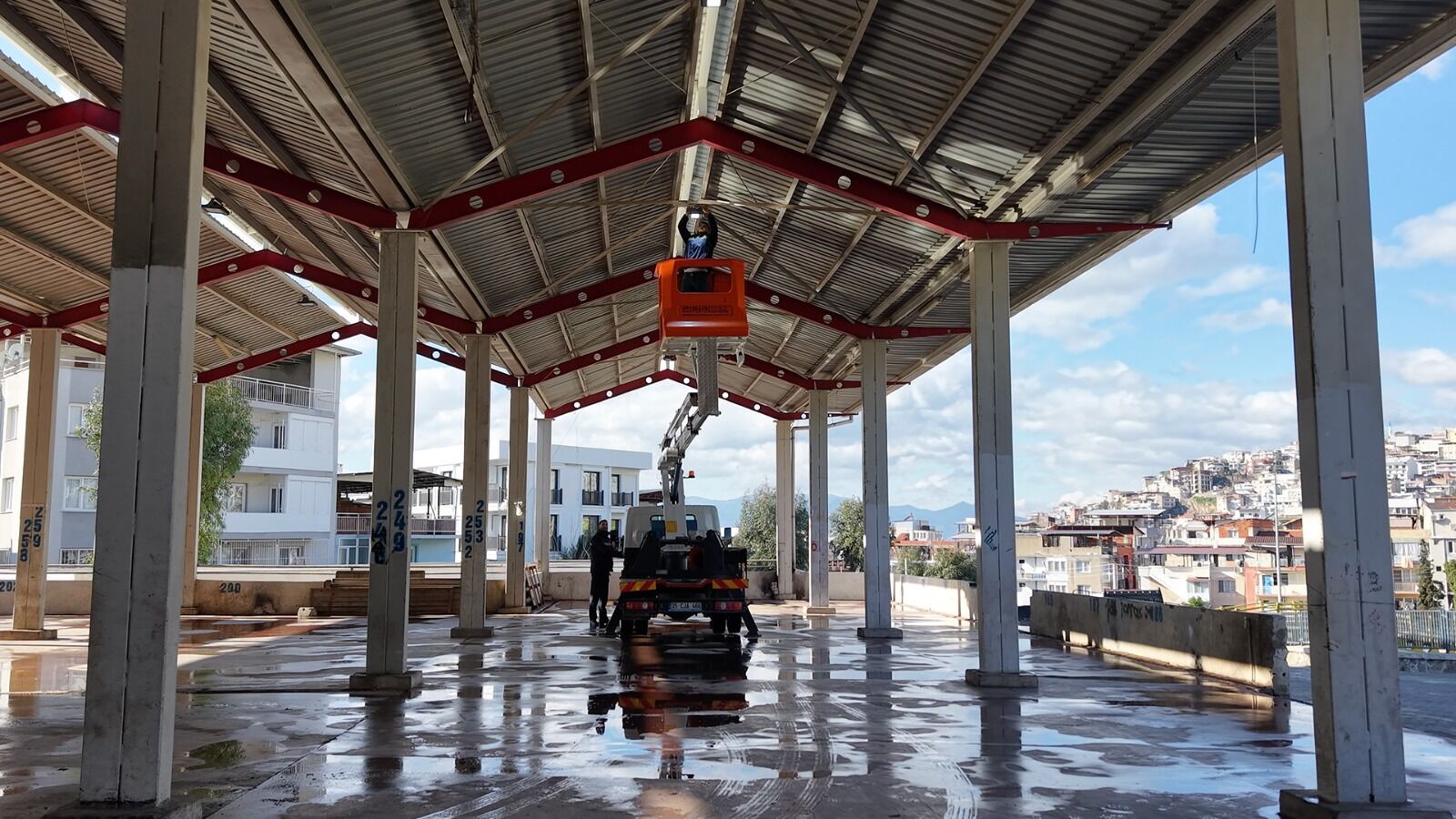Bayraklı’da Pazar Yerleri Yenileniyor (1)
