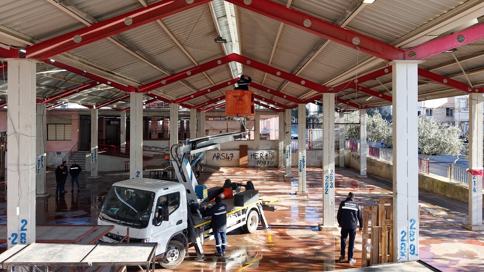 Bayraklı’da Pazar Yerleri Yenileniyor (2)
