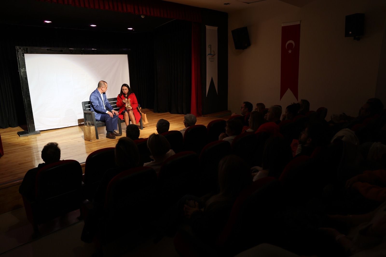 Bayraklı'da Tiyatro Şöleni Devam Ediyor (4)
