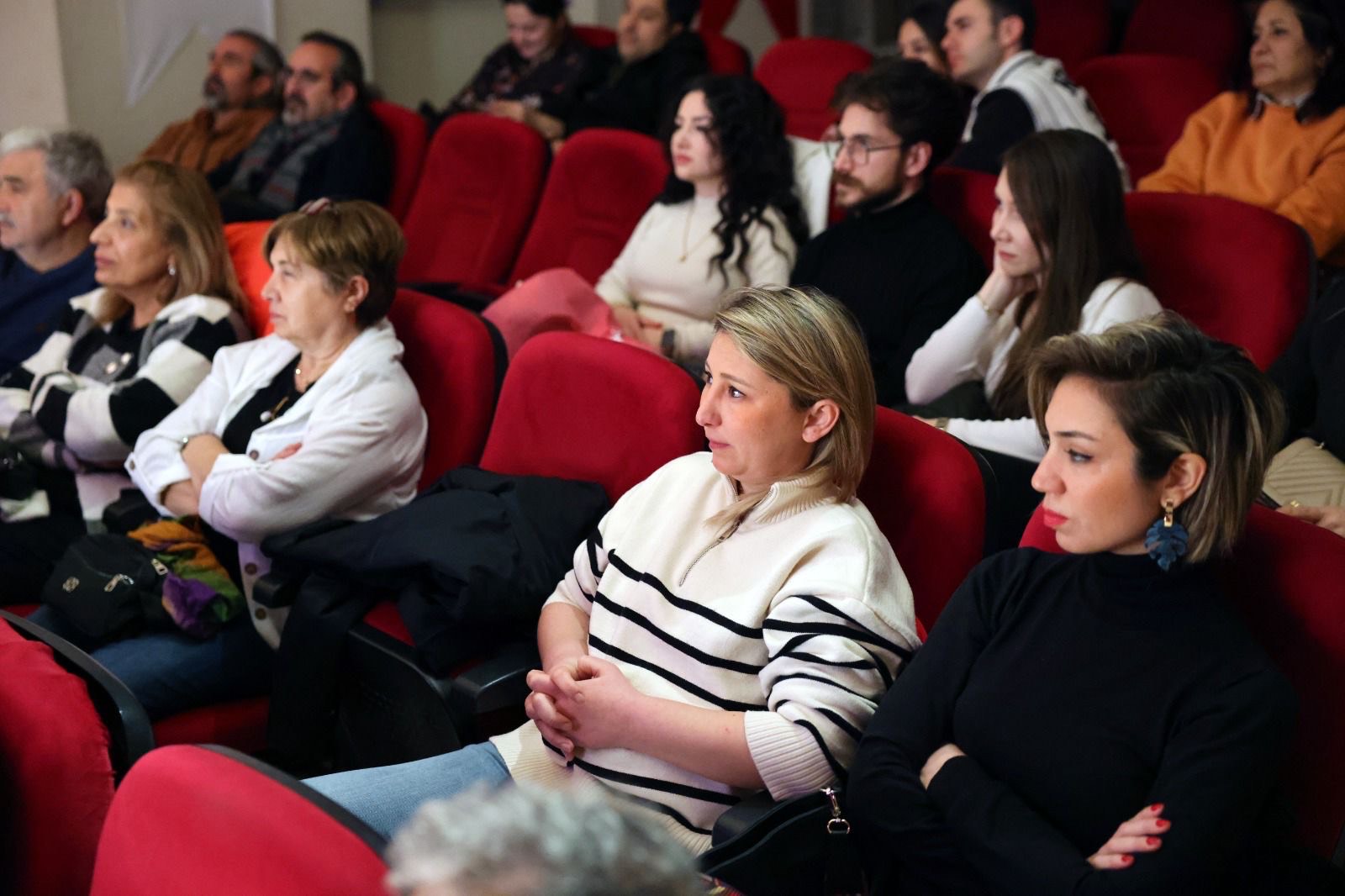 Bayraklı'da Tiyatro Şöleni Devam Ediyor (5)
