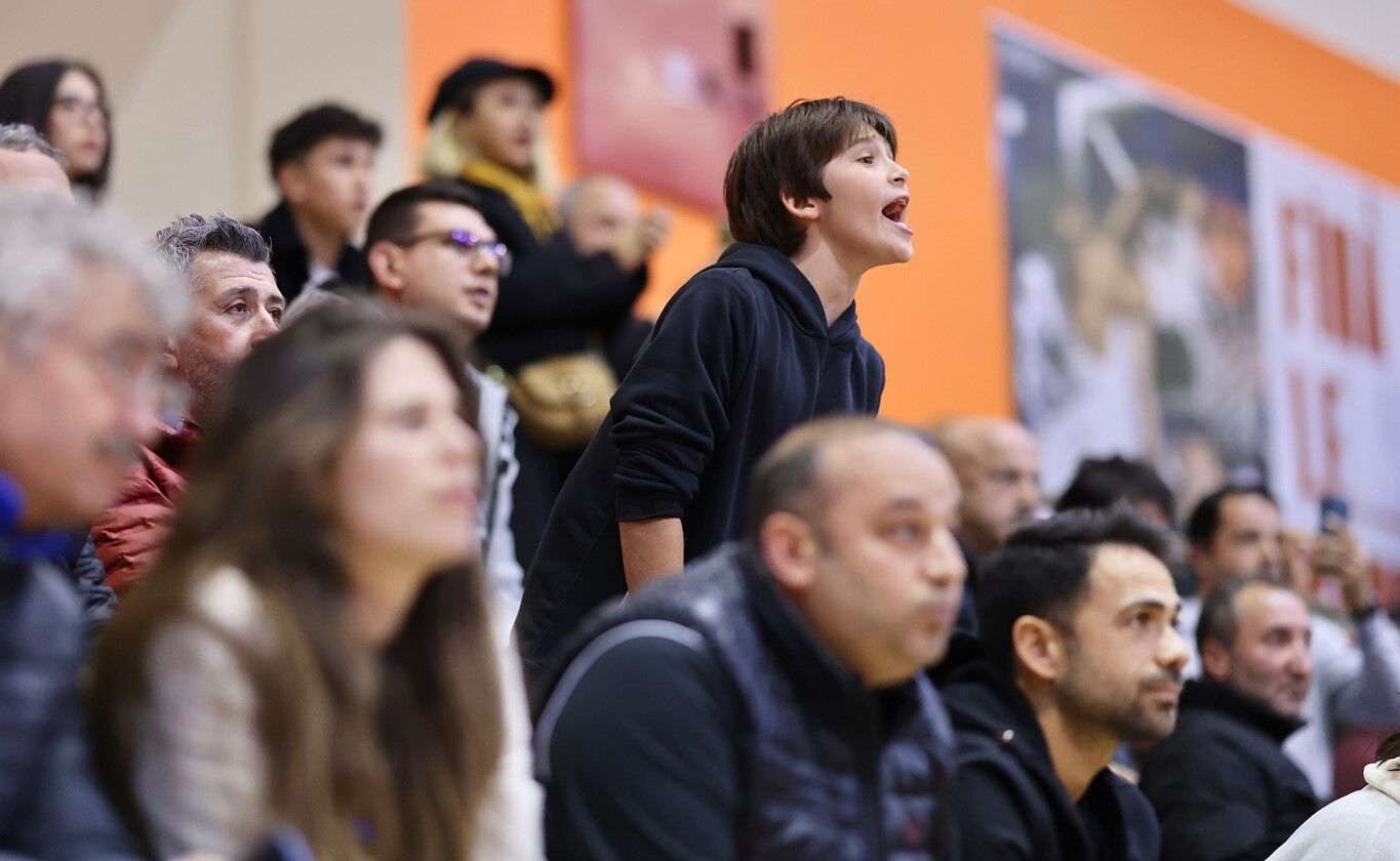 Çeşme’de Ilk Voleybol Ligi Heyecanı!