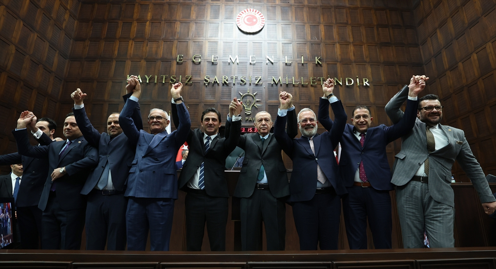 Cumhurbaşkanı Erdoğan, Ak Parti'ye Katılan 10 Belediye Başkanına Rozet Taktı2