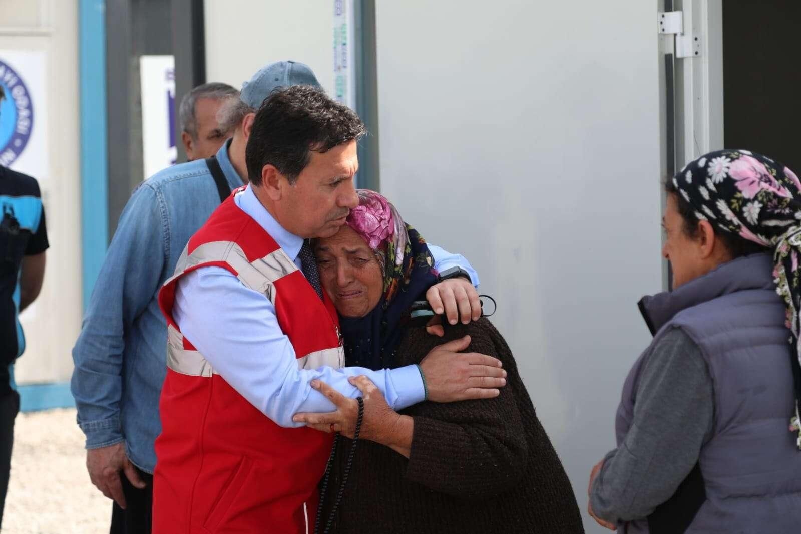 Depremin Yıldönümünde Başkan Aras, Deprem Bölgesinde (3)