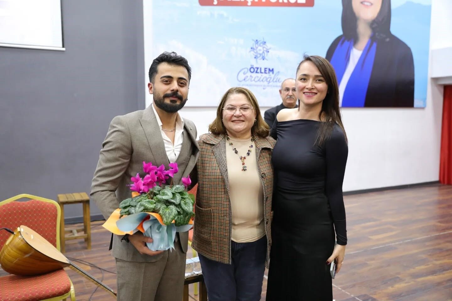 Didim'de Yerel Sanatçılardan Muhteşem Türk Halk Müziği Konseri (1)