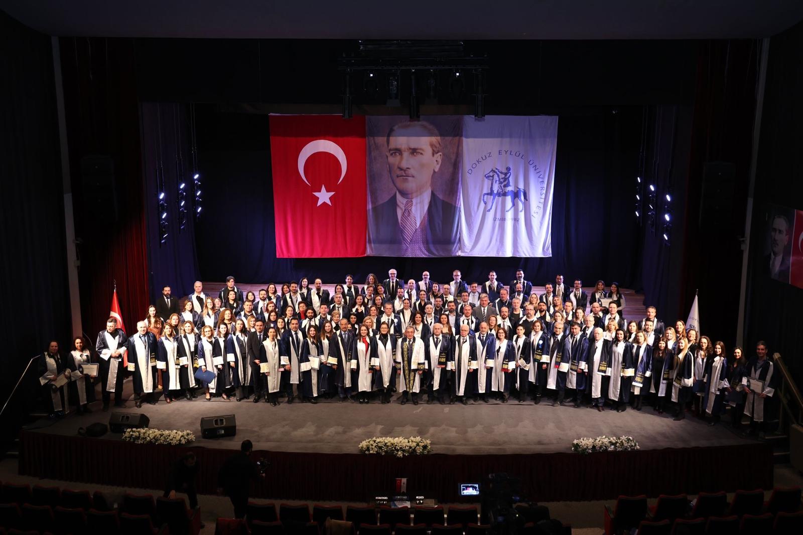 Dokuz Eylül Üniversitesi'nde 452 Akademisyene Onur Belgesi (3)