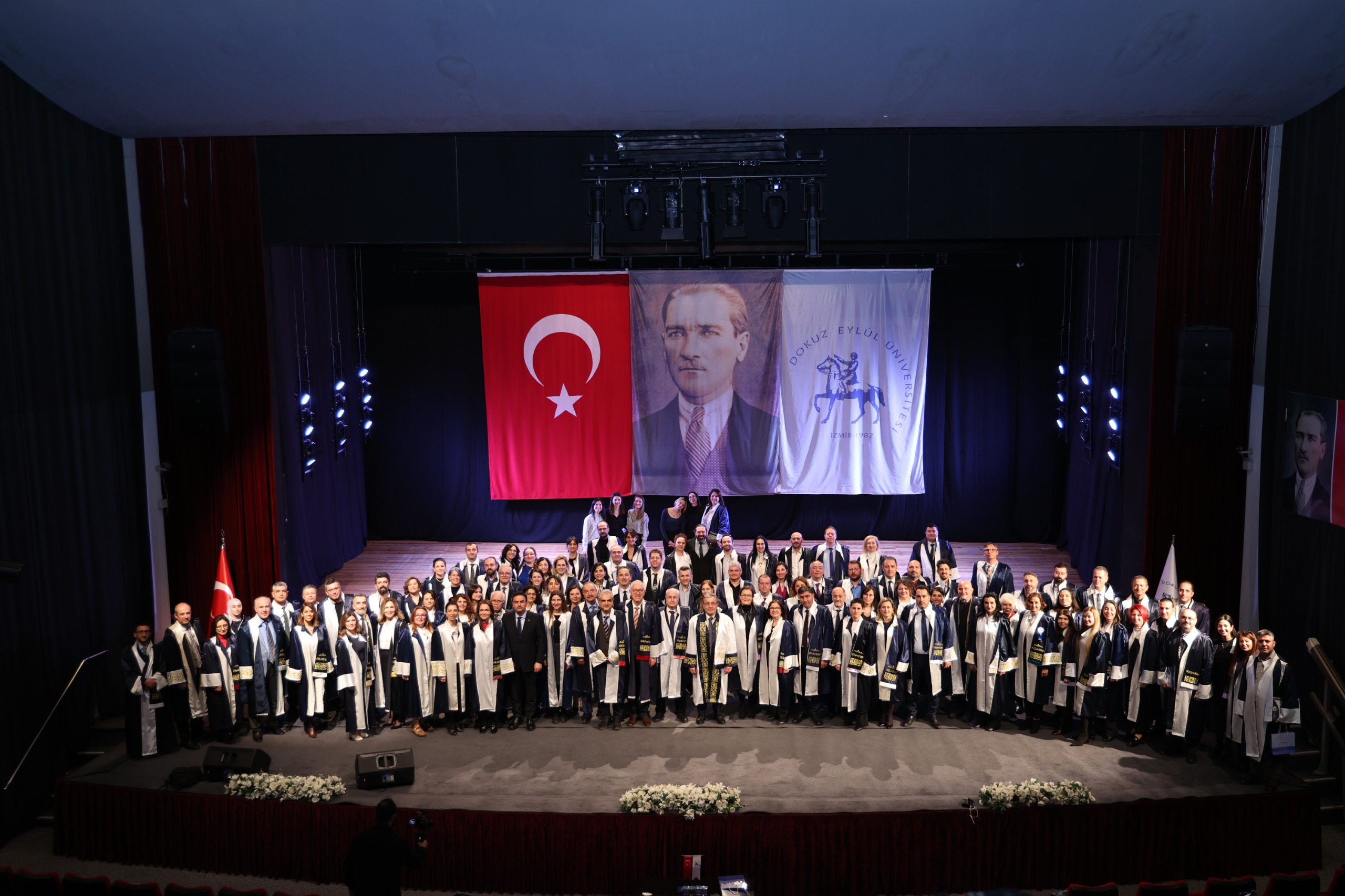 Dokuz Eylül Üniversitesi'nde 452 Akademisyene Onur Belgesi (5)