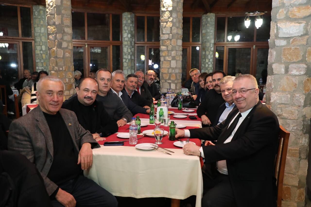 Edremit Belediyesi'nden Emekli Personellere Anlamlı Veda (2)