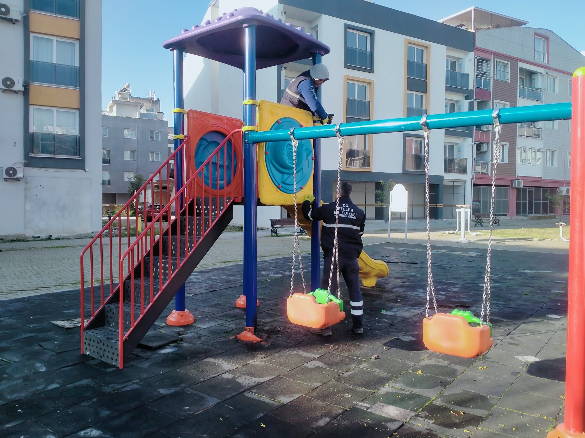 Efeler Belediyesi Yanan Parkı Onardı (1)