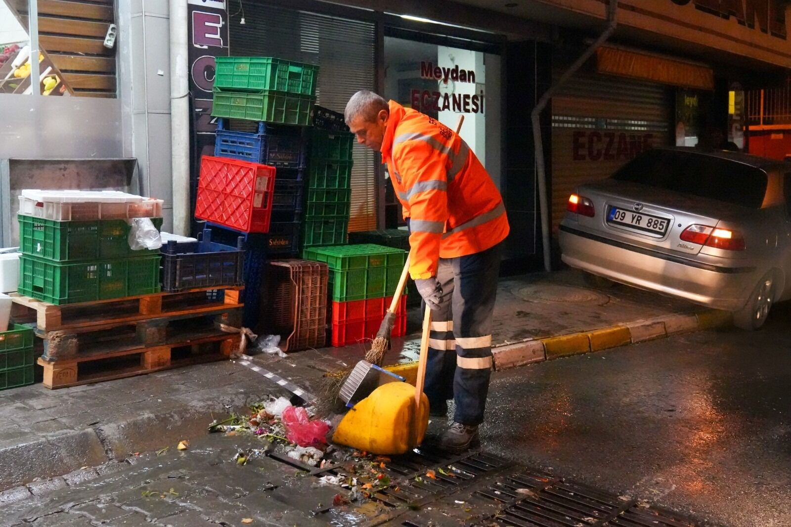 Efeler’de Temizlik Seferberliği Devam Ediyor4