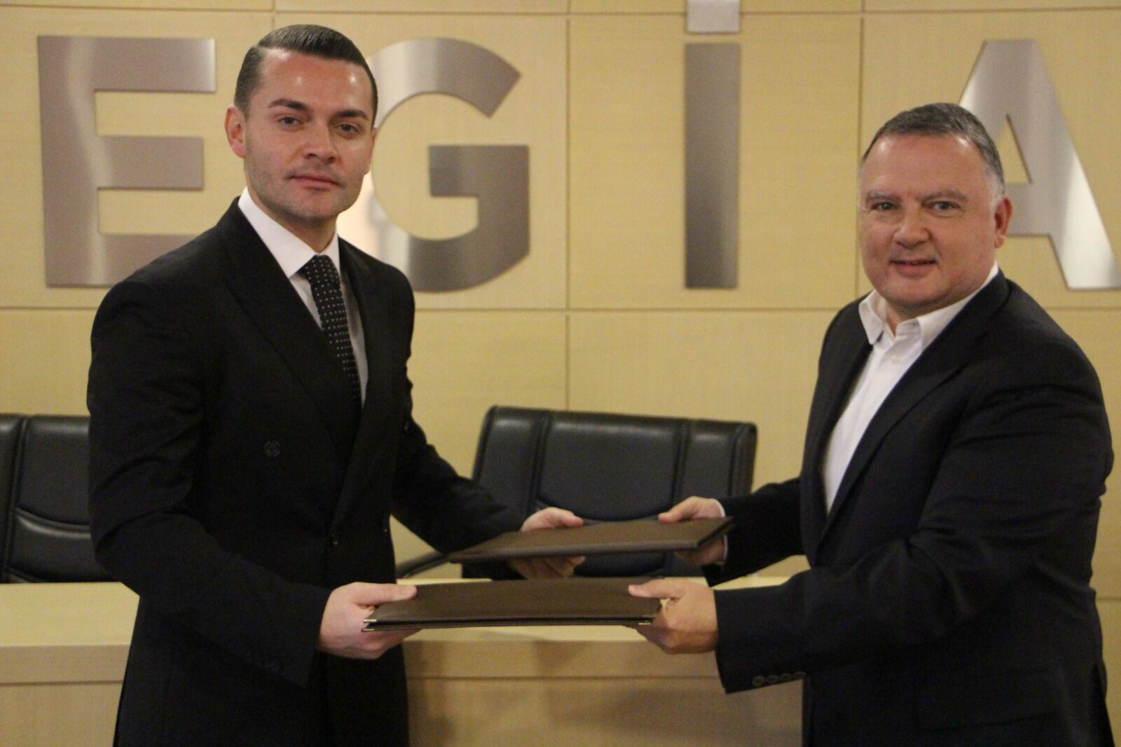 Egi̇ad Ile Yeşeren Sakız Ağaçları (2)