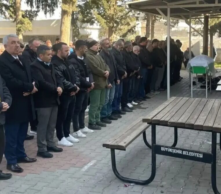 Gaziantep’te Trafik Faciası! Genç Kız Ailesinin Gözleri Önünde Can Verdi (2)