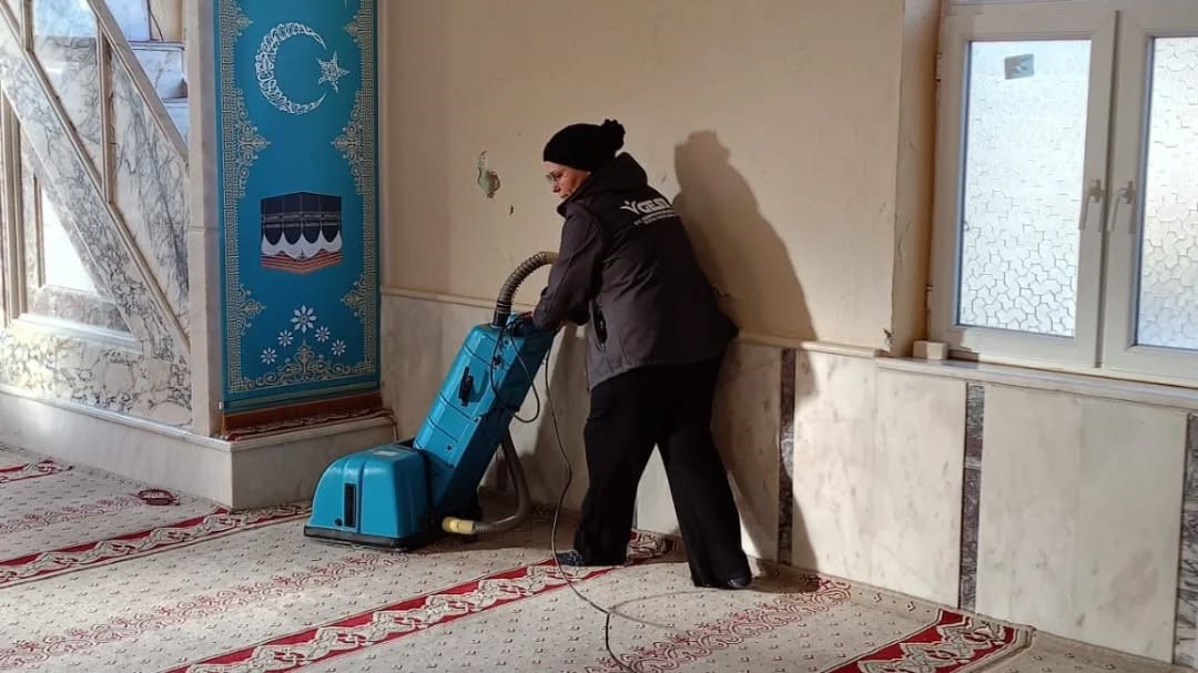 Germencik'te Camiler Ramazan Için Temizlendi (2)