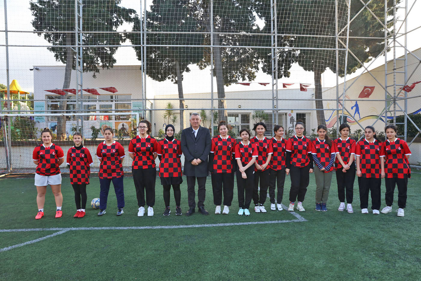 Güzelbahçe Kadın Futbolu Yeni Sezona Iddialı Başladı (2)