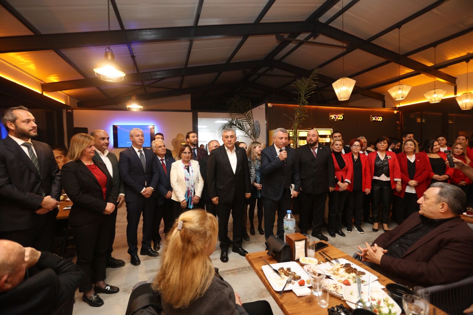 Güzelbahçe’de Farklı Partilerden Isimler Aynı Masada Buluştu (1)