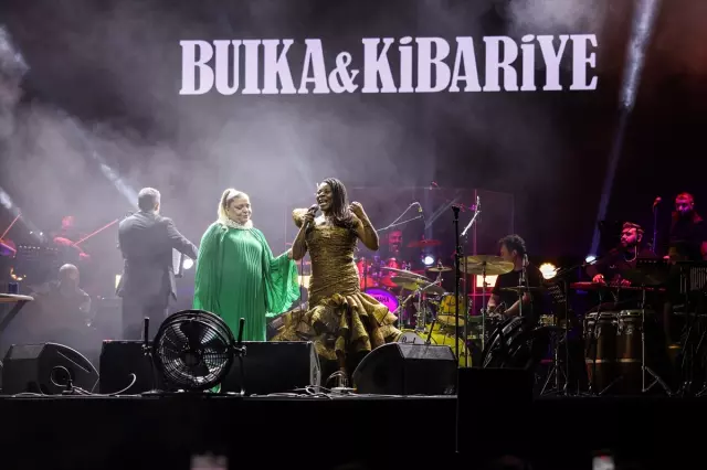 İspanyol Şarkıcı Buika Ile Düet Yapan Kibariye İstanbul'u Büyüledi