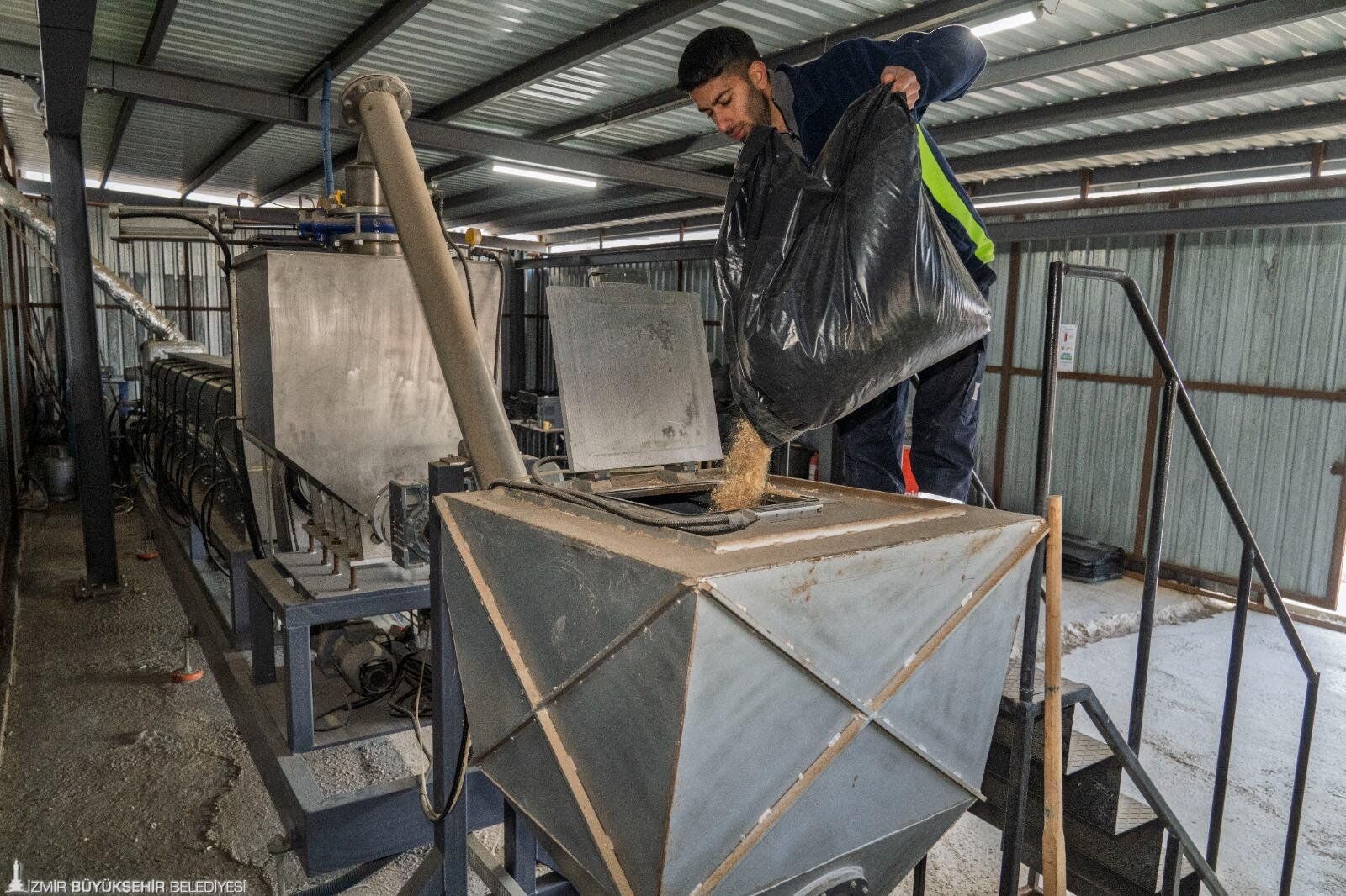 İzmir Büyükşehir Belediyesi, Yeşil Alanlarda Biyokömür Üretiyor (2)