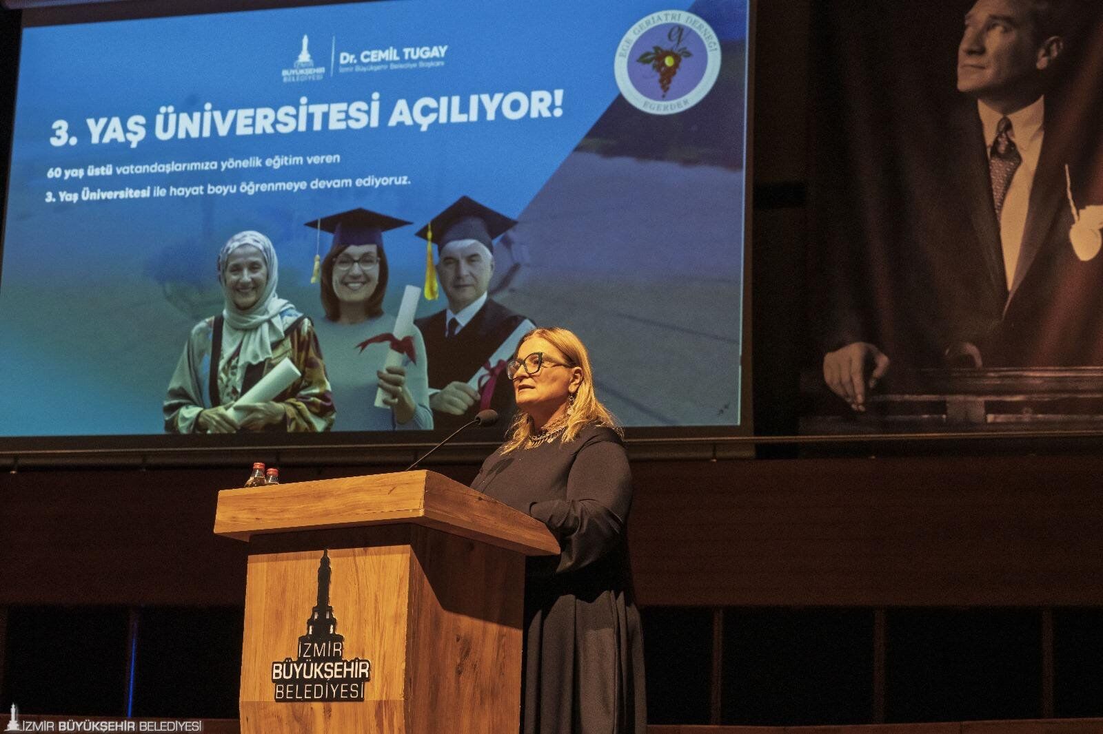 İzmir’de Ileri Yaşta Eğitimin Yeni Kapıları Açılıyor