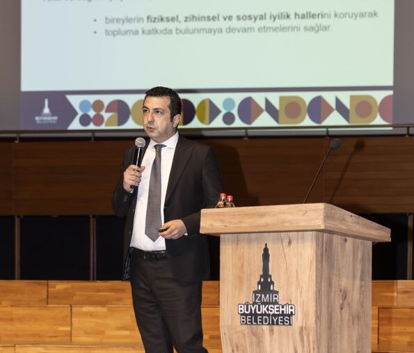 İzmir’de Ileri Yaşta Eğitimin Yeni Kapıları Açılıyor01