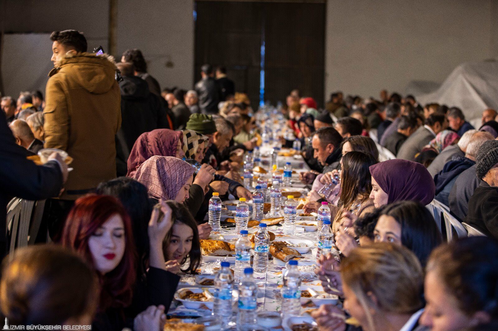 İzmir'in 30 Ilçesinde Iftar Sofraları Kurulacak (2)