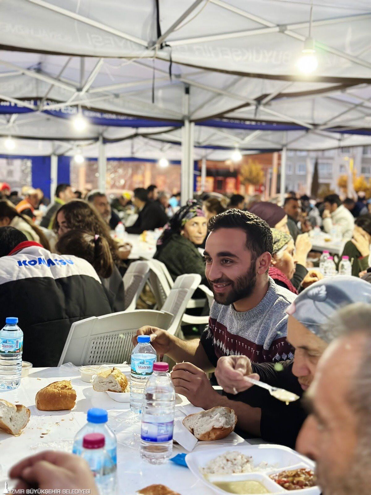 İzmir'in 30 Ilçesinde Iftar Sofraları Kurulacak (4)