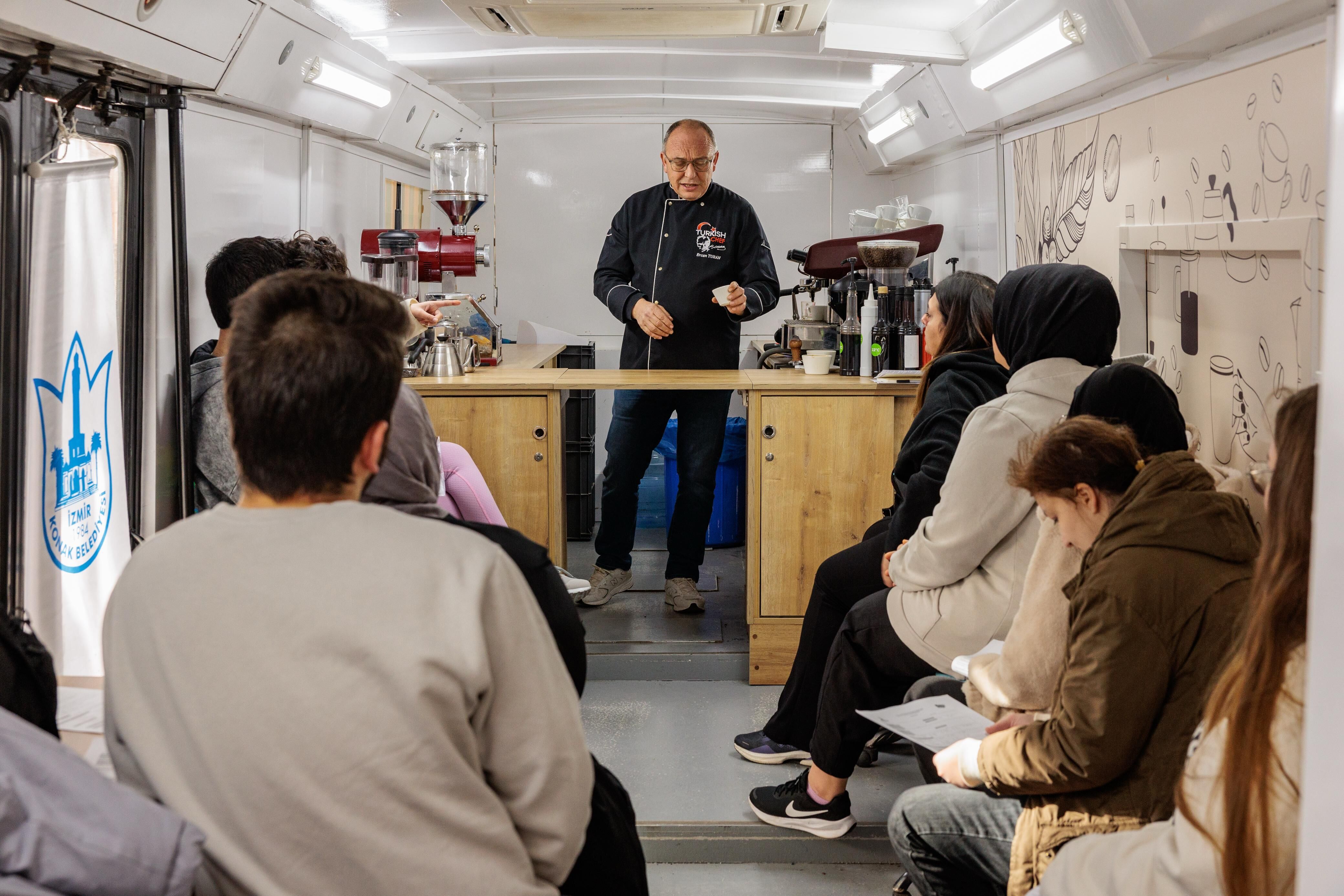İzmirli Gençler Meslek Fabrikası’nda Baristalığa Ilk Adımlarını Attı (3)