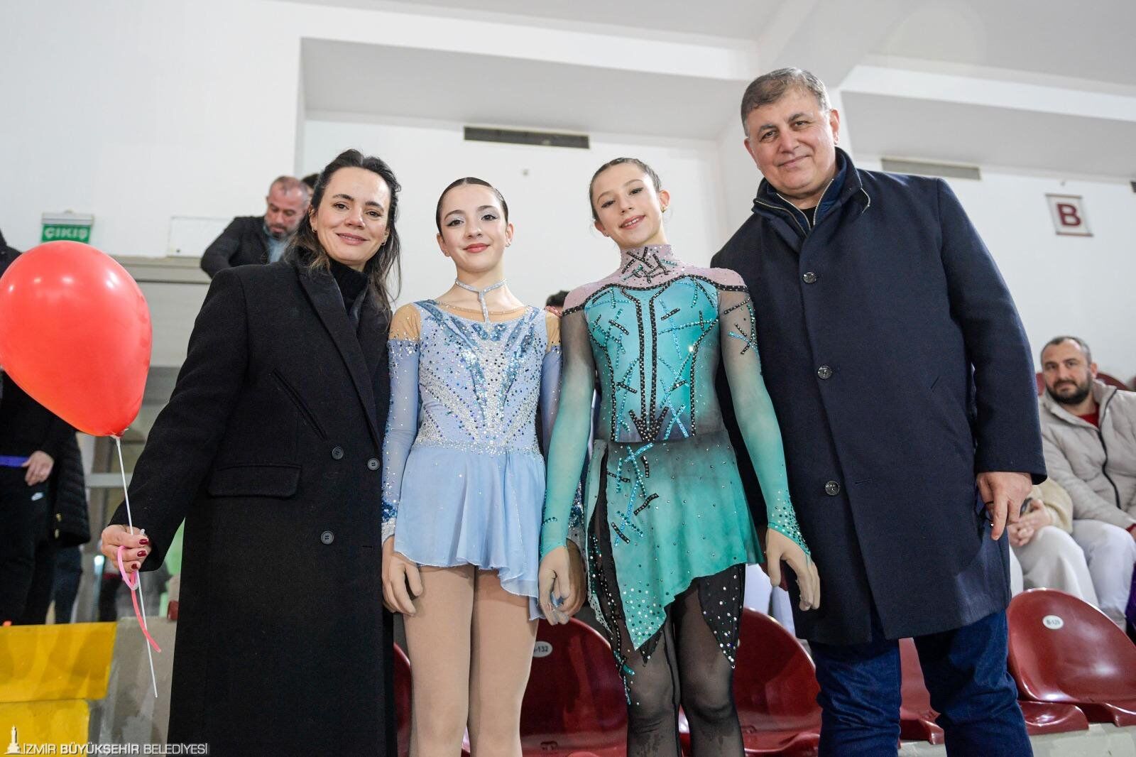 İzmirliler Sevgililer Günü'nü Buz Pistinde Coşkuyla Kutladı (2)