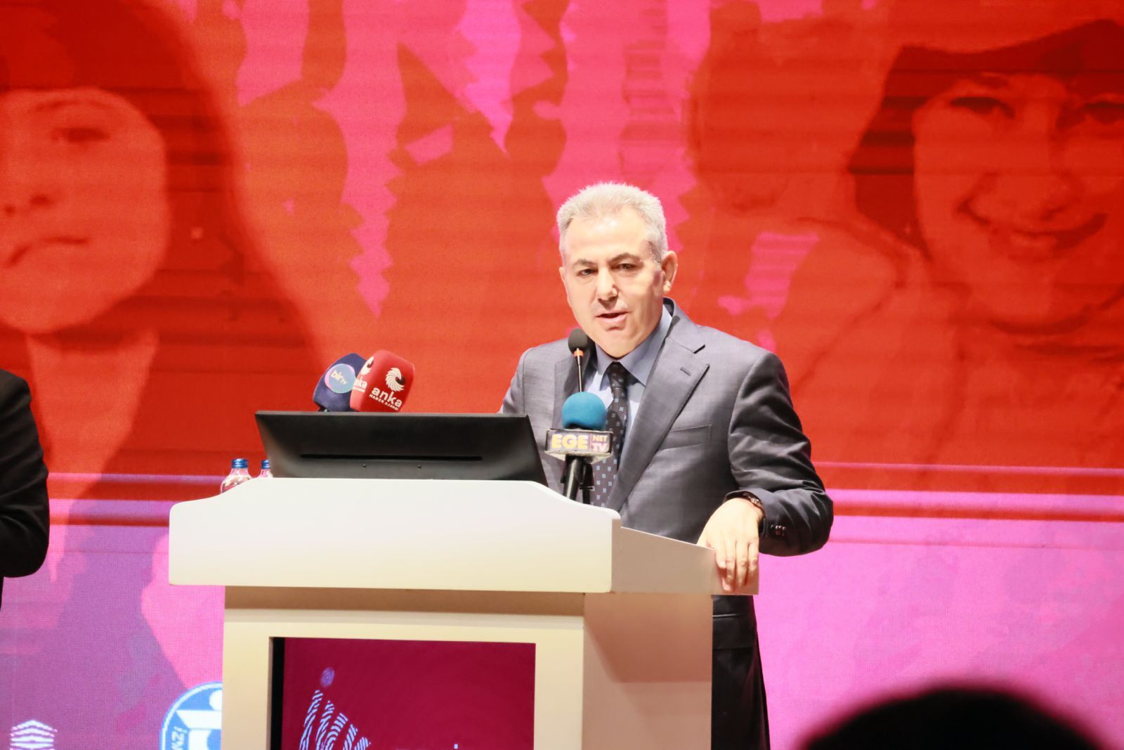 Kadın Ve İktisat Kongresi’nde ‘Kadının Iş Dünyasındaki Yeri’ Vurgusu (6)