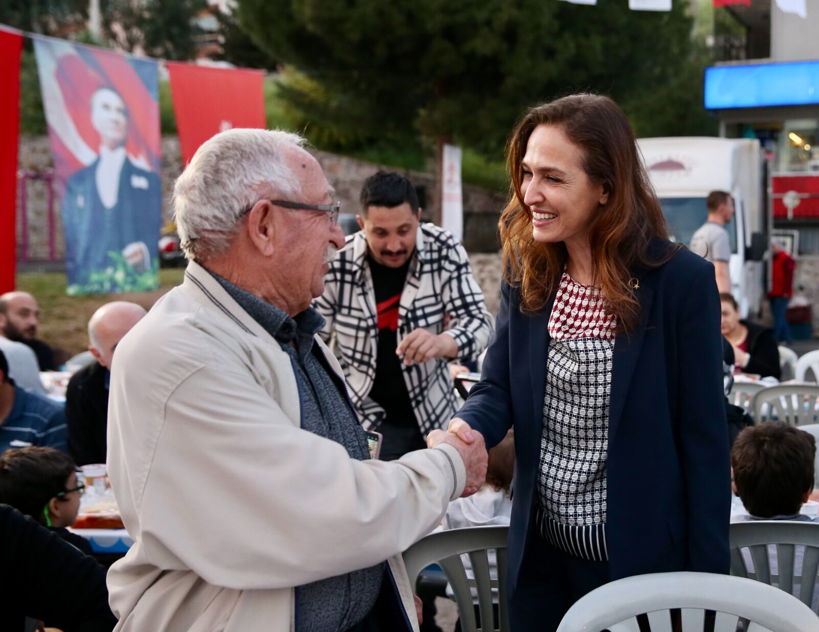 Karşıyaka'da Binlerce Vatandaş Aynı Sofrada Buluşacak (2)