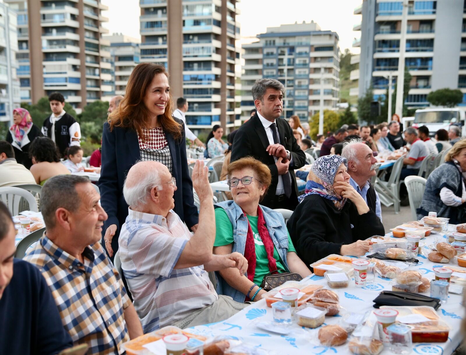 Karşıyaka'da Binlerce Vatandaş Aynı Sofrada Buluşacak (4)