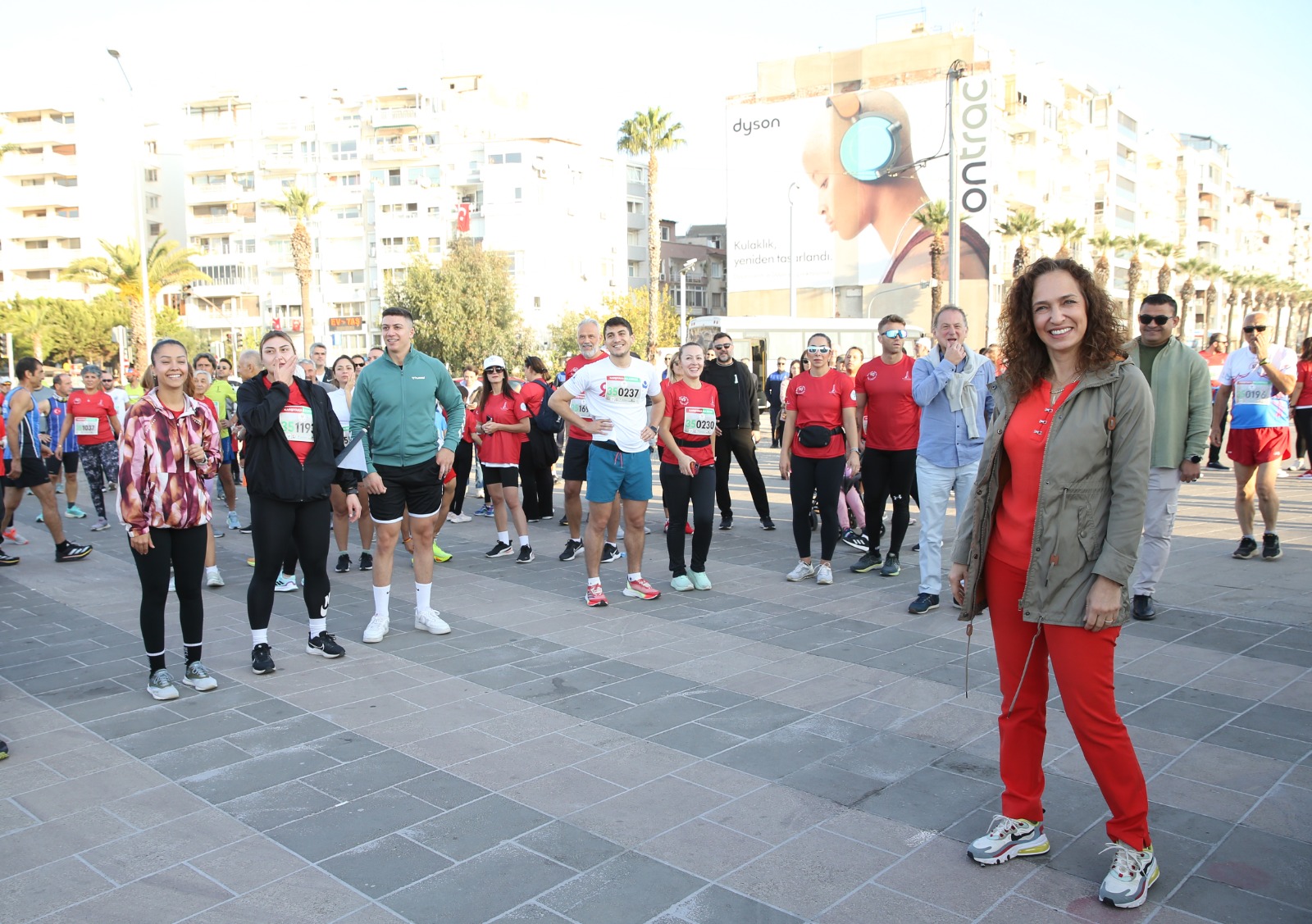 Karşıyaka'da 'Sevdiğinle Koş' Etkinliği Tüm Sevenleri Bekliyor! (3)