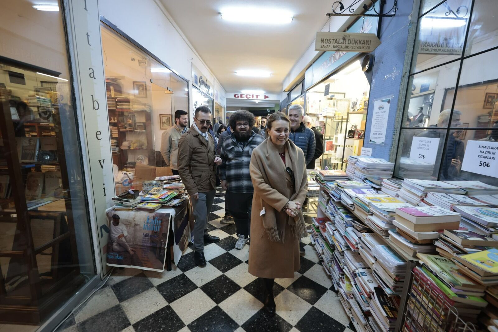 Kemeraltı'ndaki Nebioğlu Pasajı, Sahaflar Çarşısı Oluyor1