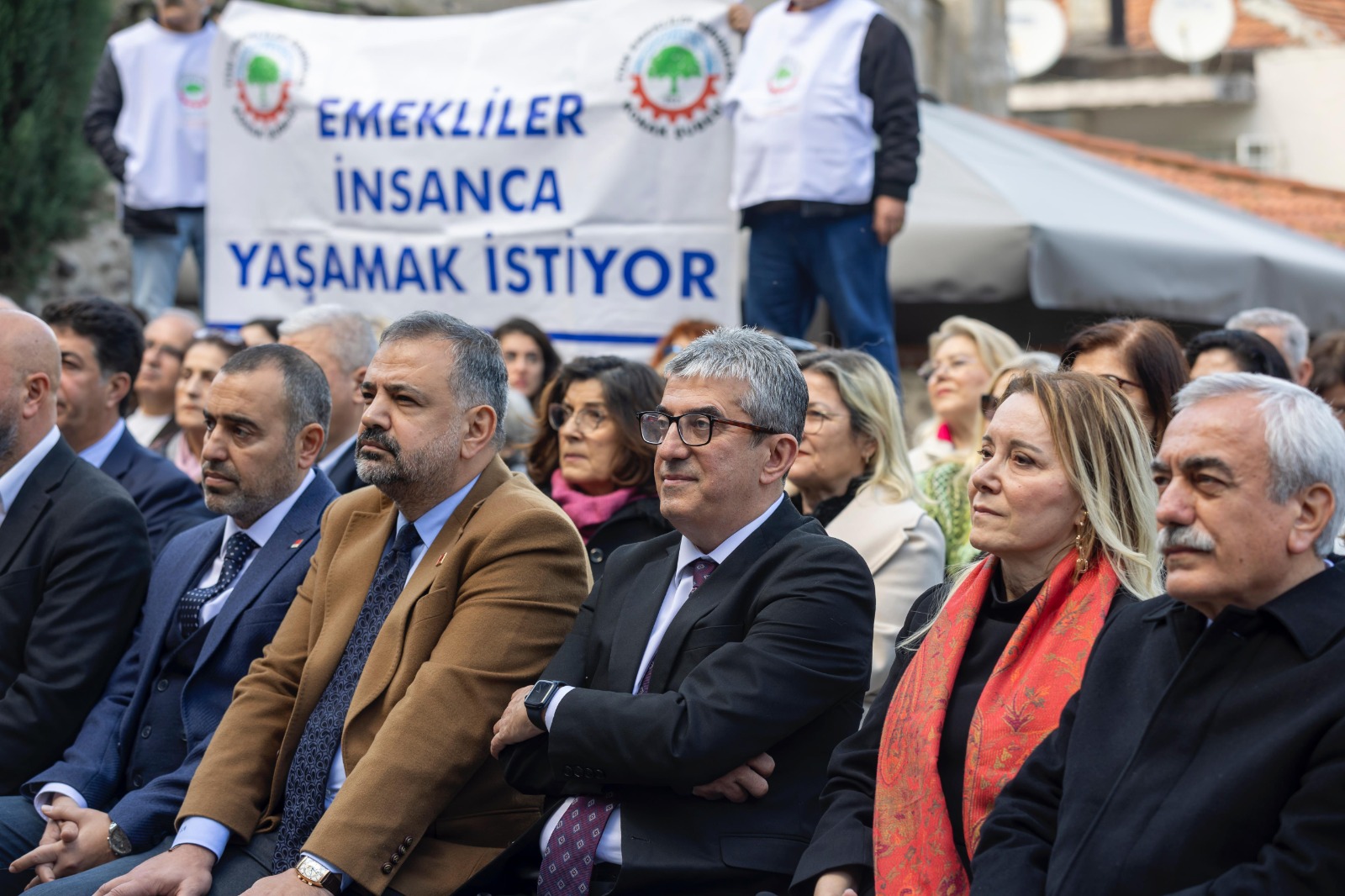 Konak’ta Mutluluk Kahveleri Yayılıyor! (1)