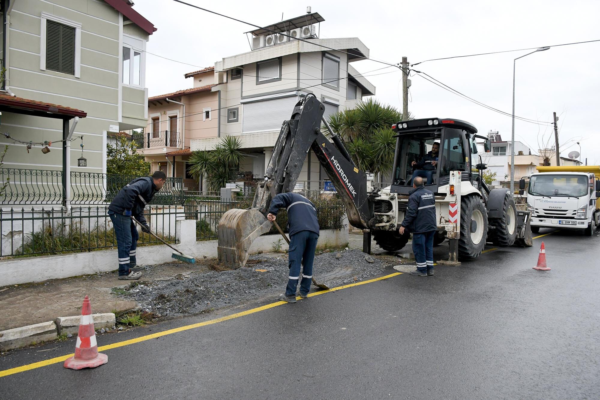 Kuşadası Belediyesi Kadıkalesi Mahallesi’ni Pırıl Pırıl Yapıyor (2)