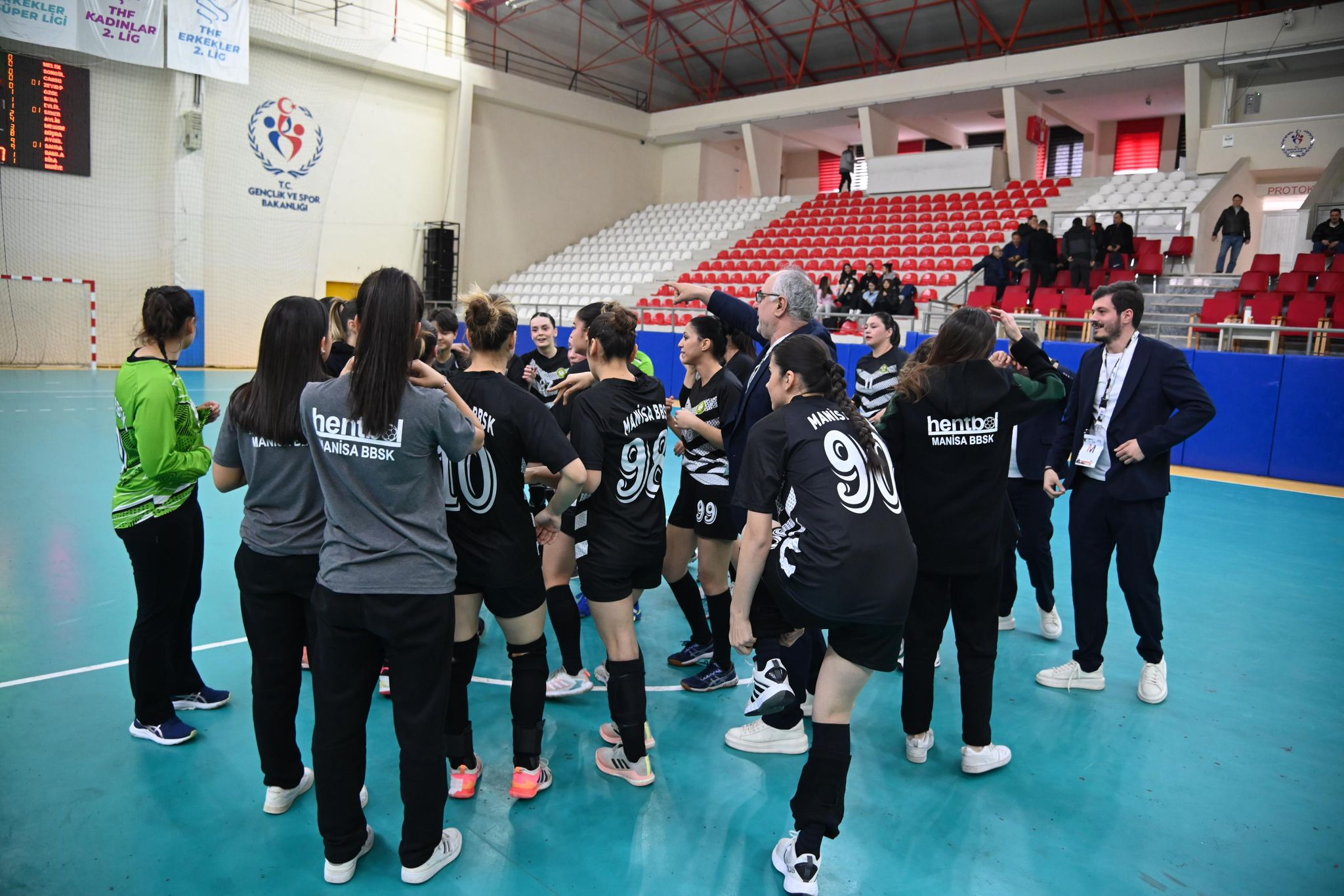 Manisa Bbsk Hentbol Takımı Tarih Yazdı (3)